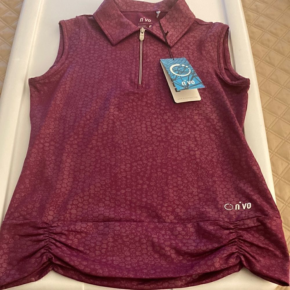 Nivo NWT 1/4 zip Sleeveless Berry Performance Top. Woman size XS.